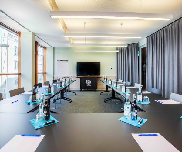 Plaza-Cubes-DE-Meeting-Room-Gaudi-and-Warhol-scaled