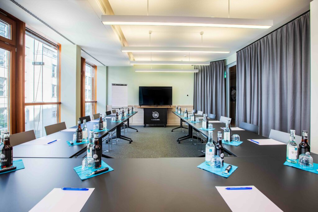 Plaza Cubes Dusseldofr meeting room